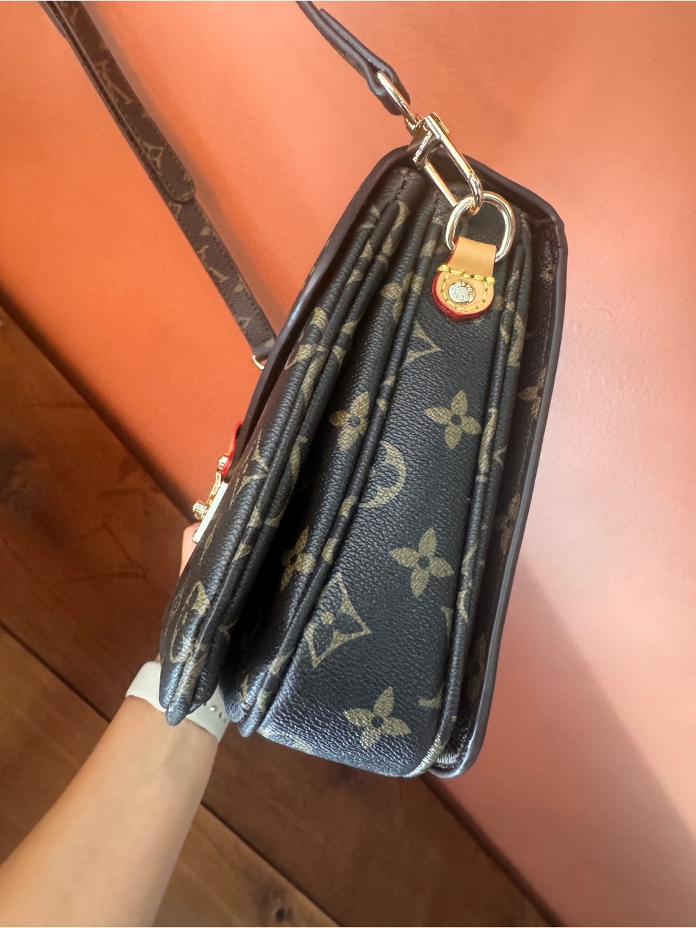 Louis Vuitton Monogram Shoulder Crossbody in Brown and Gold - Picture 4 of 11
